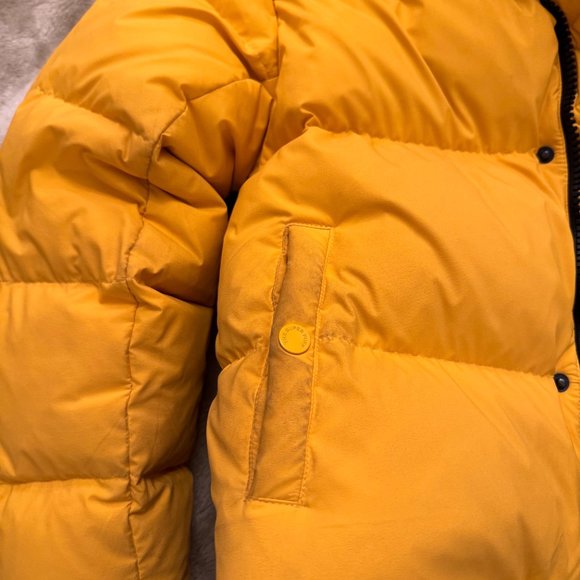 Aritzia Super Puff Shorty XS - Picture 10 of 10